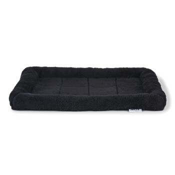 Lit pour animaux de compagnie rectangulaire noir avec un tissu pelucheux et des bords surélevés, présentant un design matelassé et une petite étiquette dans un coin.